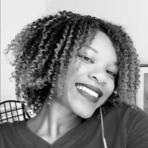 Meet your Posher, Kayla